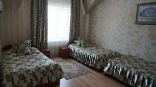 Отель Zhety Kazyna Zharkent Стандартный трехместный номер-2