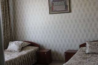 Отель Zhety Kazyna Zharkent Стандартный двухместный номер с 2 двуспальными кроватями-2